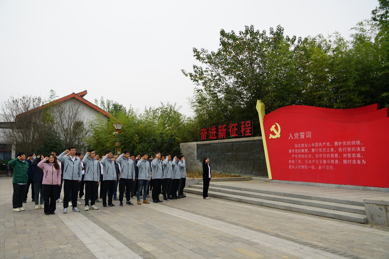 發(fā)揚改革創(chuàng)新精神 推動依愛消防高質(zhì)量發(fā)展  ——消防公司黨總支組織黨員赴小崗村開展紅色教育活動